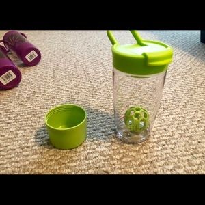 Shaker bottles -plastic, titan